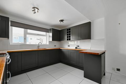 39 Badlesmere Road, Eastbourne, BN22 8TW