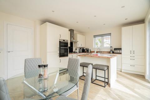 3 bedroom detached house for sale, Shackleton Grove, Leighton Buzzard, LU7