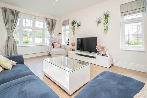 3 bedroom detached house for sale, Shackleton Grove, Leighton Buzzard, LU7