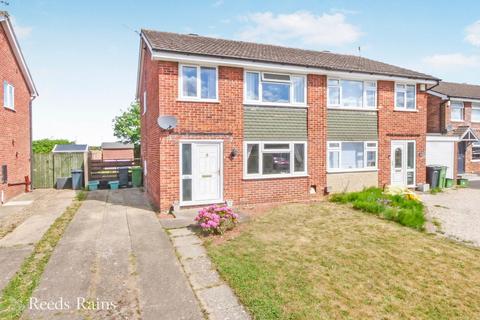 3 bedroom semi-detached house for sale, Windsor Drive, York YO32
