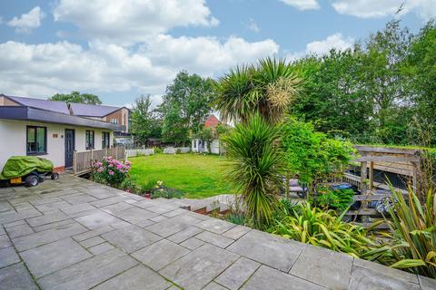 8 Warminster Place, Sheffield, S8 8PU