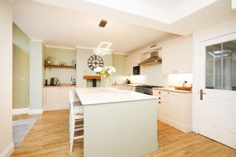 8 Warminster Place, Sheffield, S8 8PU