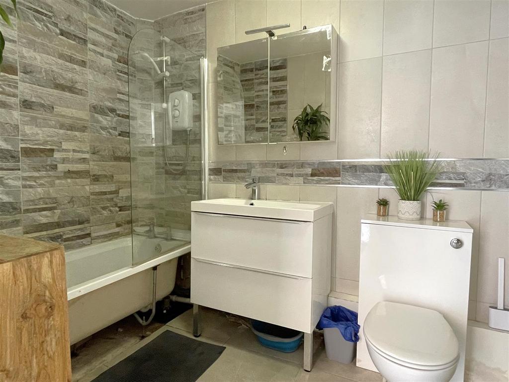 Bathroom.JPG