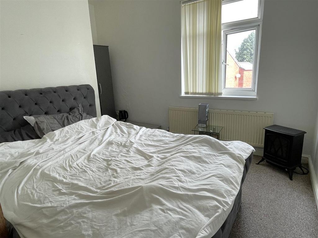 Bed1.JPG