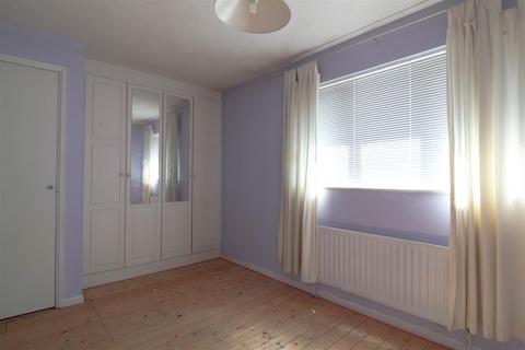 19 Abbots Rise, Redhill, RH1 1LL