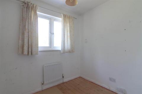 19 Abbots Rise, Redhill, RH1 1LL