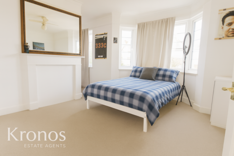 2 bedroom flat for sale, Nether Street, N3