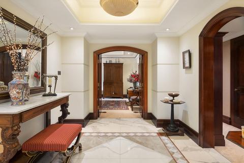 2 bedroom flat for sale, Palace Green, London, W8