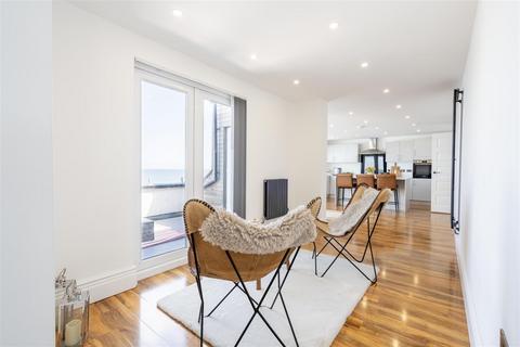 3 bedroom apartment for sale, Esplanade, Whitley Bay