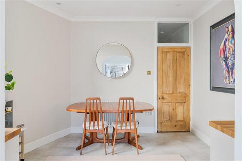 undefined, Hook Road, Epsom