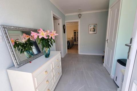 2 bedroom semi-detached bungalow for sale, Carys Close, Penarth, The Vale Of Glamorgan. CF64 3RD