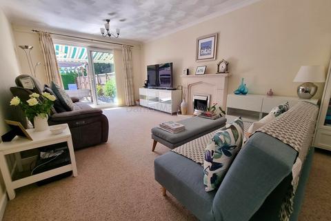2 bedroom semi-detached bungalow for sale, Carys Close, Penarth, The Vale Of Glamorgan. CF64 3RD