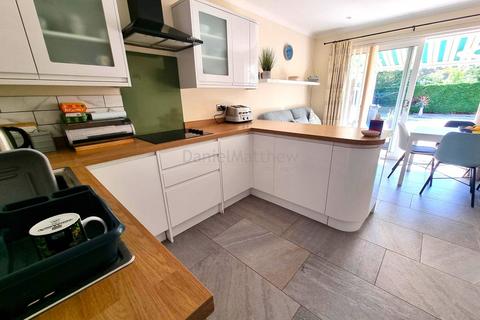 2 bedroom semi-detached bungalow for sale, Carys Close, Penarth, The Vale Of Glamorgan. CF64 3RD