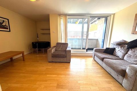 1 bedroom apartment to rent, Lowestoft Mews, E16