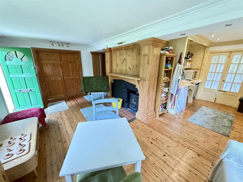 Open Plan Living Room / Kitchen