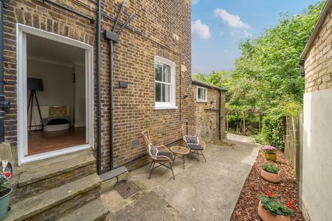 61b Lansdowne Lane, London, SE7 8TN