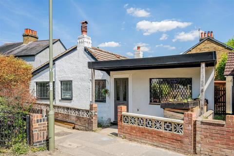 33 Bramble Walk, Epsom, KT18 7TB