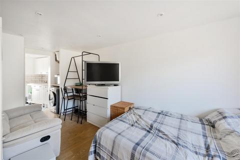 33 Bramble Walk, Epsom, KT18 7TB
