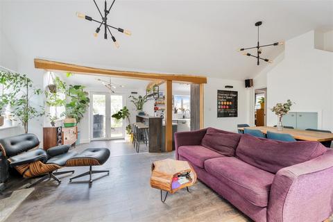 33 Bramble Walk, Epsom, KT18 7TB