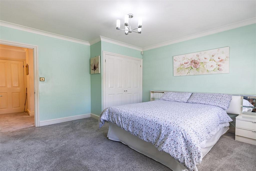 208 Queens Road CM16 (7).jpg