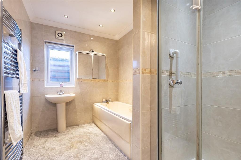 208 Queens Road CM16 (13).jpg