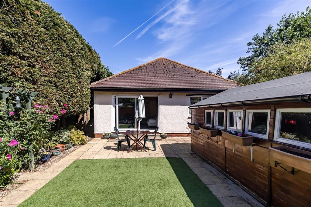 208 Queens Road CM16 (17).jpg
