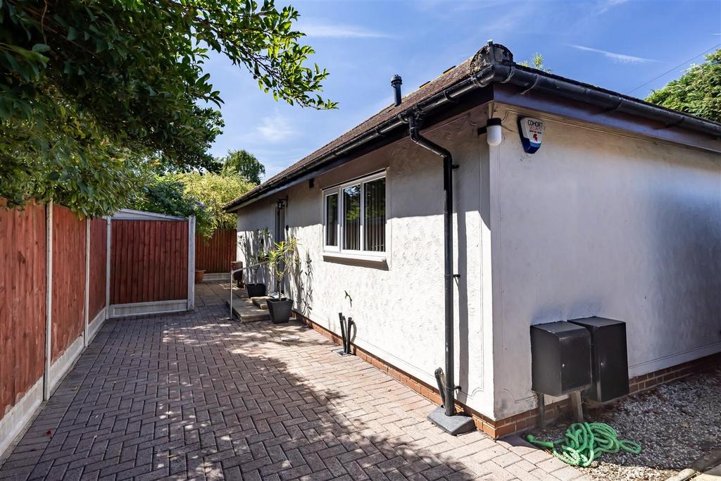 208 Queens Road CM16 (18).jpg