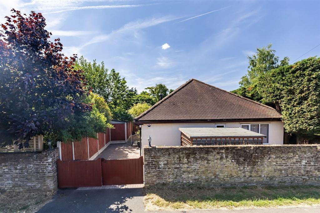 208 Queens Road CM16 (21).jpg