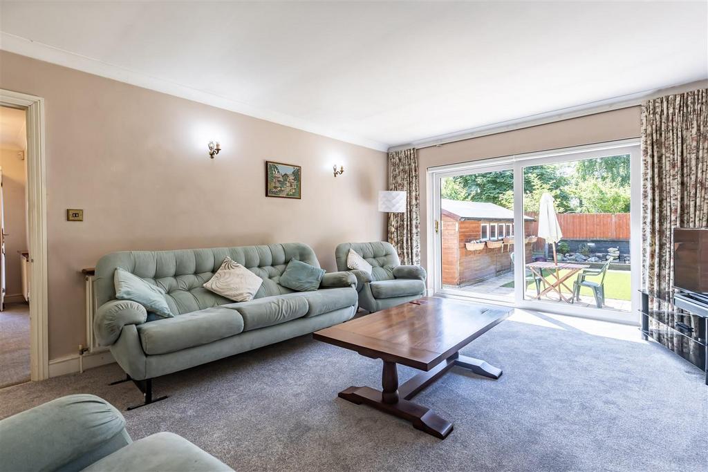 208 Queens Road CM16 (9).jpg