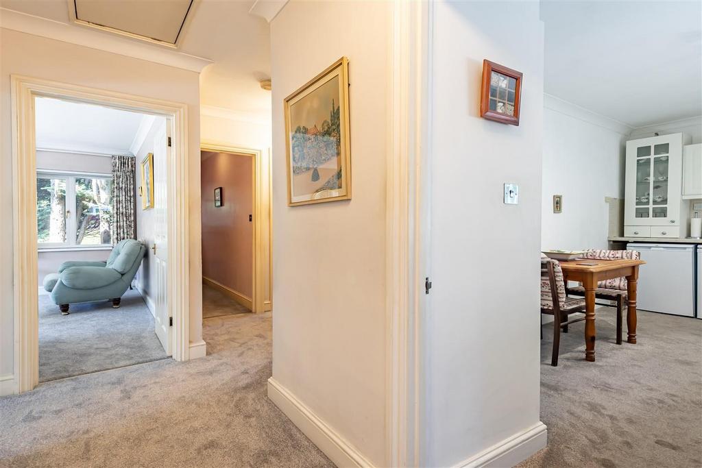 208 Queens Road CM16 (1).jpg