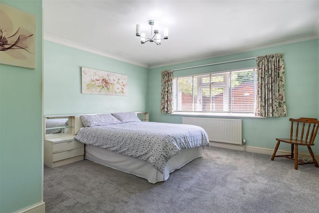 208 Queens Road CM16 (6).jpg