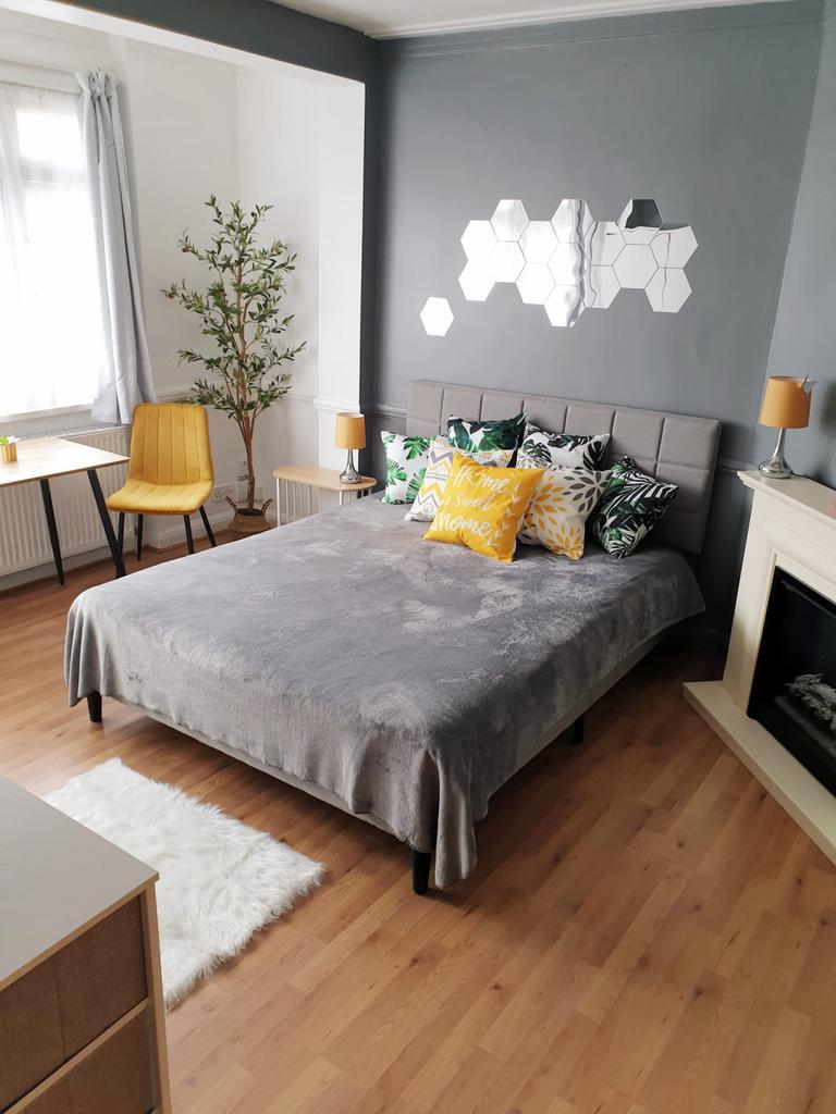 3 Bedroom Garden Flat For Rent in Chingford