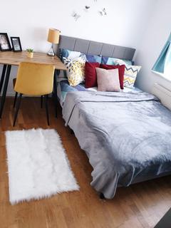 undefined, 3 Bedroom Garden Flat For Rent London, E4