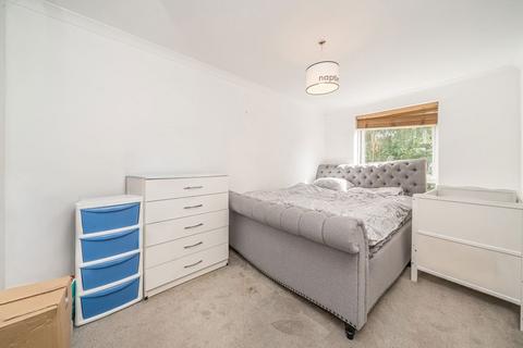 2 bedroom flat for sale, Uxbridge Road, Hampton TW12