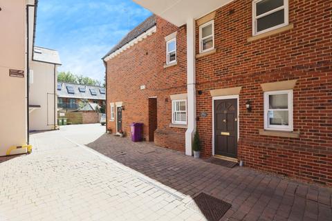 2 bedroom mews for sale, Wallace Court, Bancroft