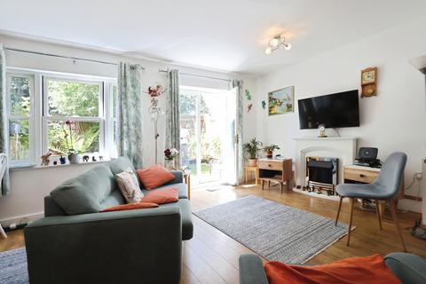 2 bedroom mews for sale, Wallace Court, Bancroft