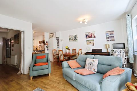 2 bedroom mews for sale, Wallace Court, Bancroft