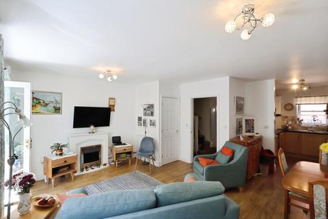 2 bedroom mews for sale, Wallace Court, Bancroft