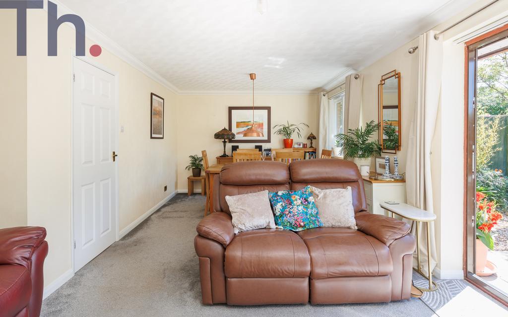 Lounge &amp; Dining Area