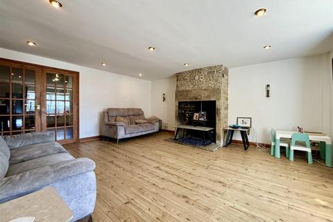 36 Ambler Thorn, Queensbury, Bradford, BD13 2DL