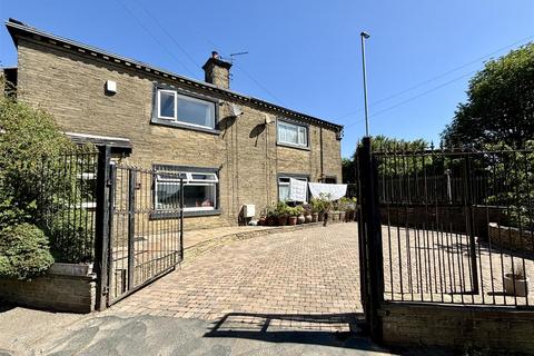 36 Ambler Thorn, Queensbury, Bradford, BD13 2DL
