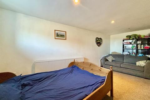 36 Ambler Thorn, Queensbury, Bradford, BD13 2DL