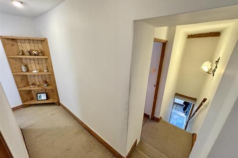 36 Ambler Thorn, Queensbury, Bradford, BD13 2DL