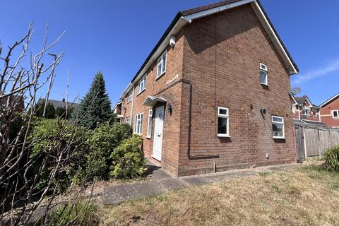 3 bedroom semi-detached house to rent, Farm Close, Codsall WV8