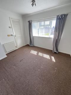 3 bedroom semi-detached house to rent, Farm Close, Codsall WV8