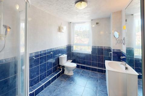 2 bedroom flat to rent, The New Alexandra Court, Woodborough Road, Nottingham, Nottinghamshire, NG3