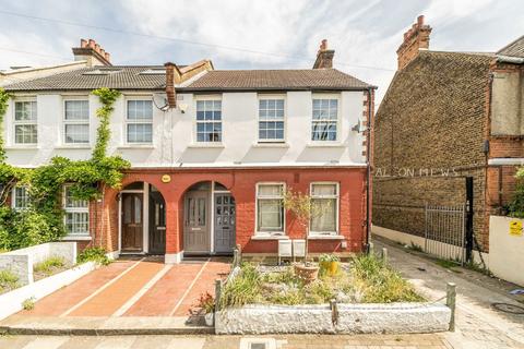 2 bedroom maisonette for sale, Oakmead Road, London SW12