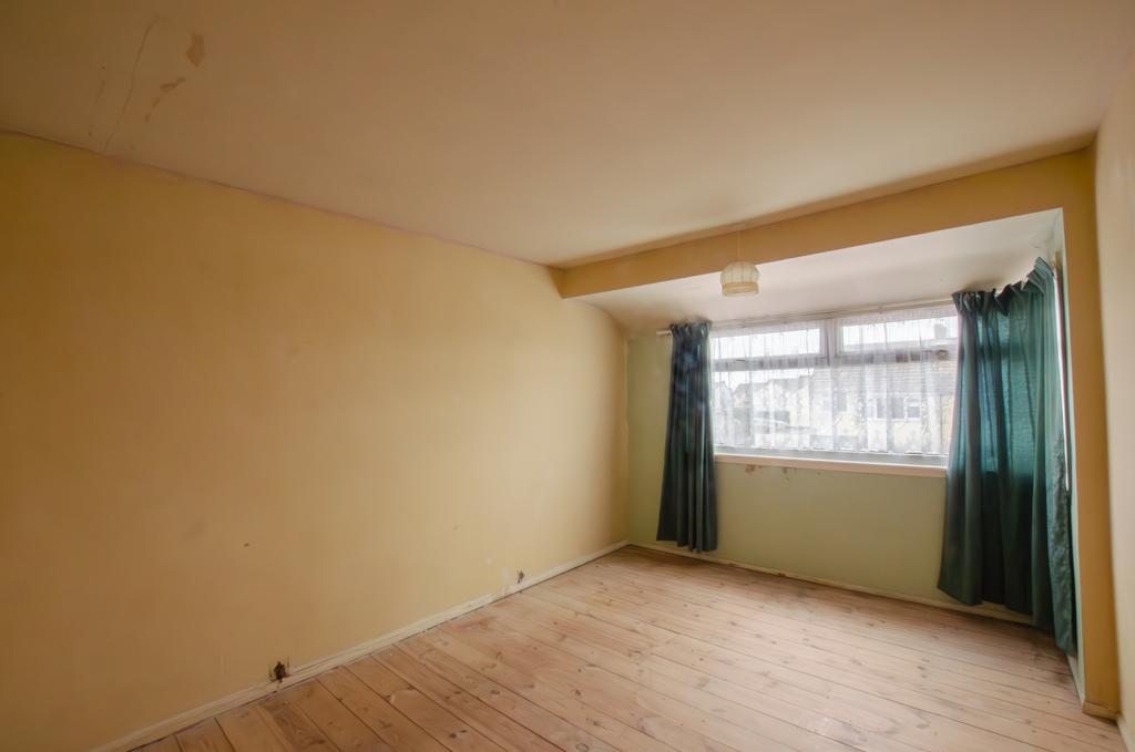 79 Margaret Crescent - TPS Bodmin 01208 74182-6