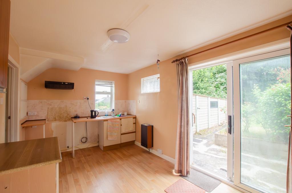 79 Margaret Crescent - TPS Bodmin 01208 74182-4
