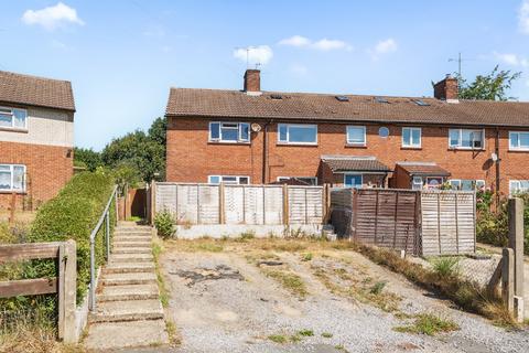 25 Bricksbury Hill, Farnham, GU9 0LZ